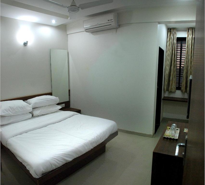 Hotel Sai Srushti Shirdi Exterior photo